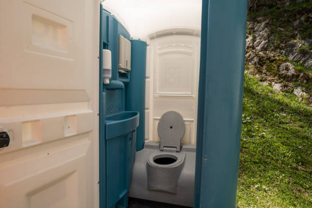 Porta potty delivery and setup in Alamo, TN
